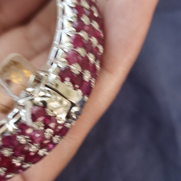 Beautiful Handmade Bengle With Natural Ruby - Picture 5 of 10